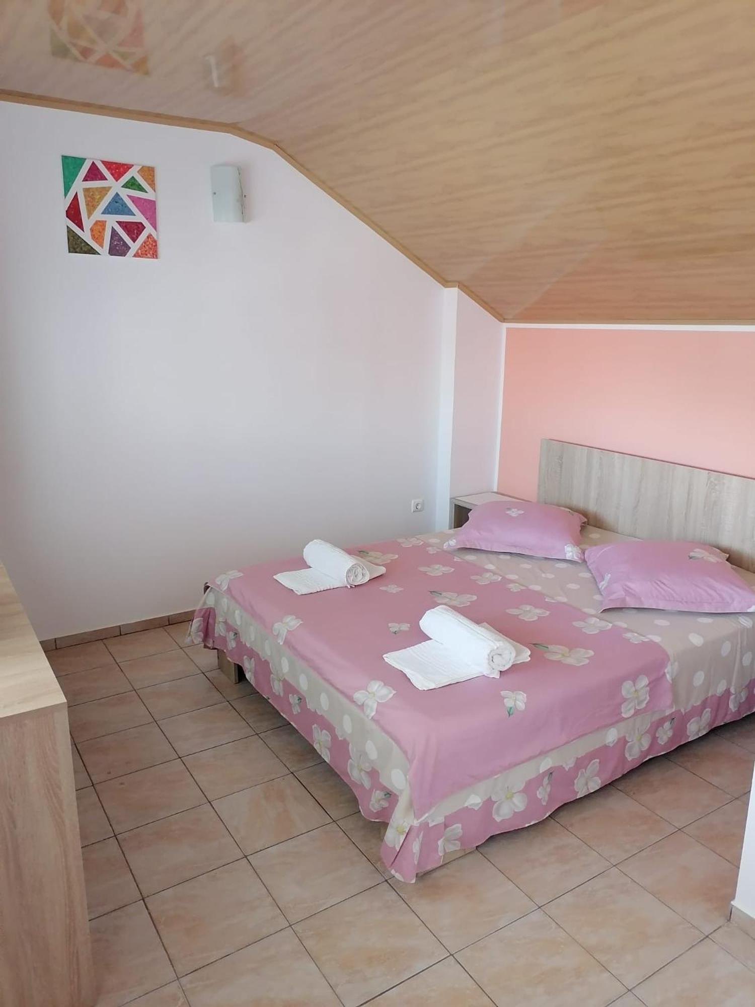 Bcm Family House Hotel 2 Mai Bagian luar foto